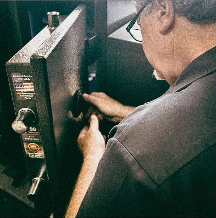 Safe Locksmith Unlock Safe Safe Locksmith Unlock Safe